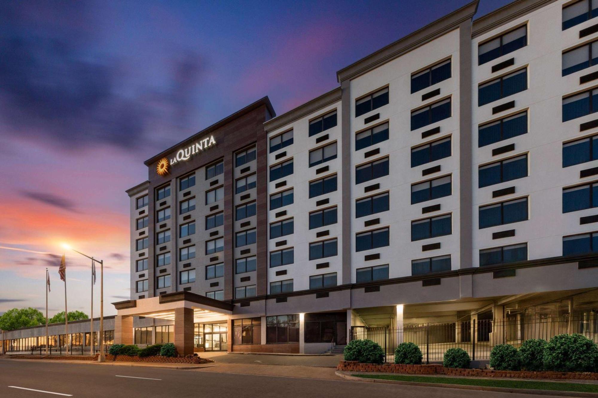 La Quinta Inn & Suites By La Quinta Inn & Suites By Wyndham Washington Dc Noma Exterior photo