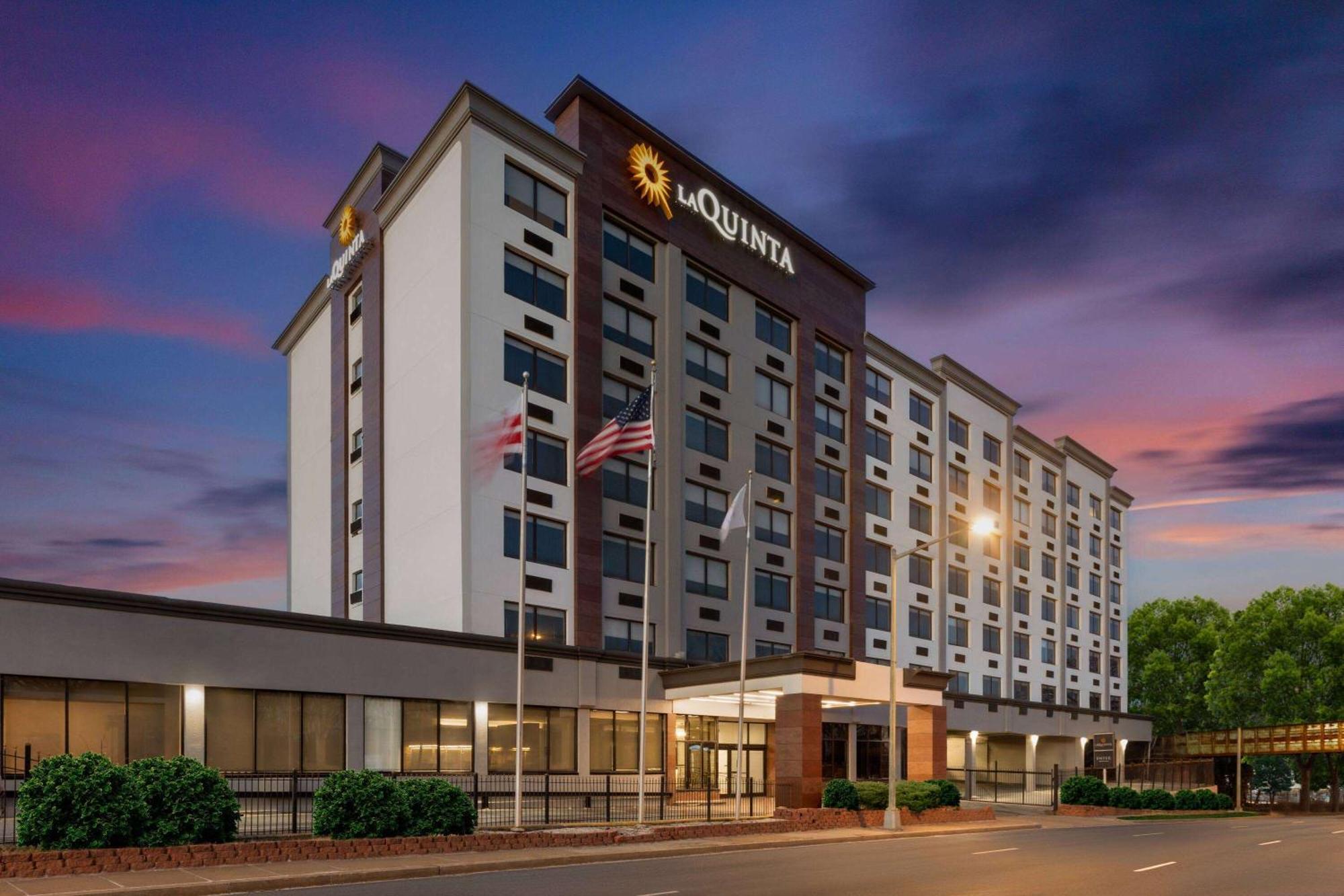 La Quinta Inn & Suites By La Quinta Inn & Suites By Wyndham Washington Dc Noma Exterior photo