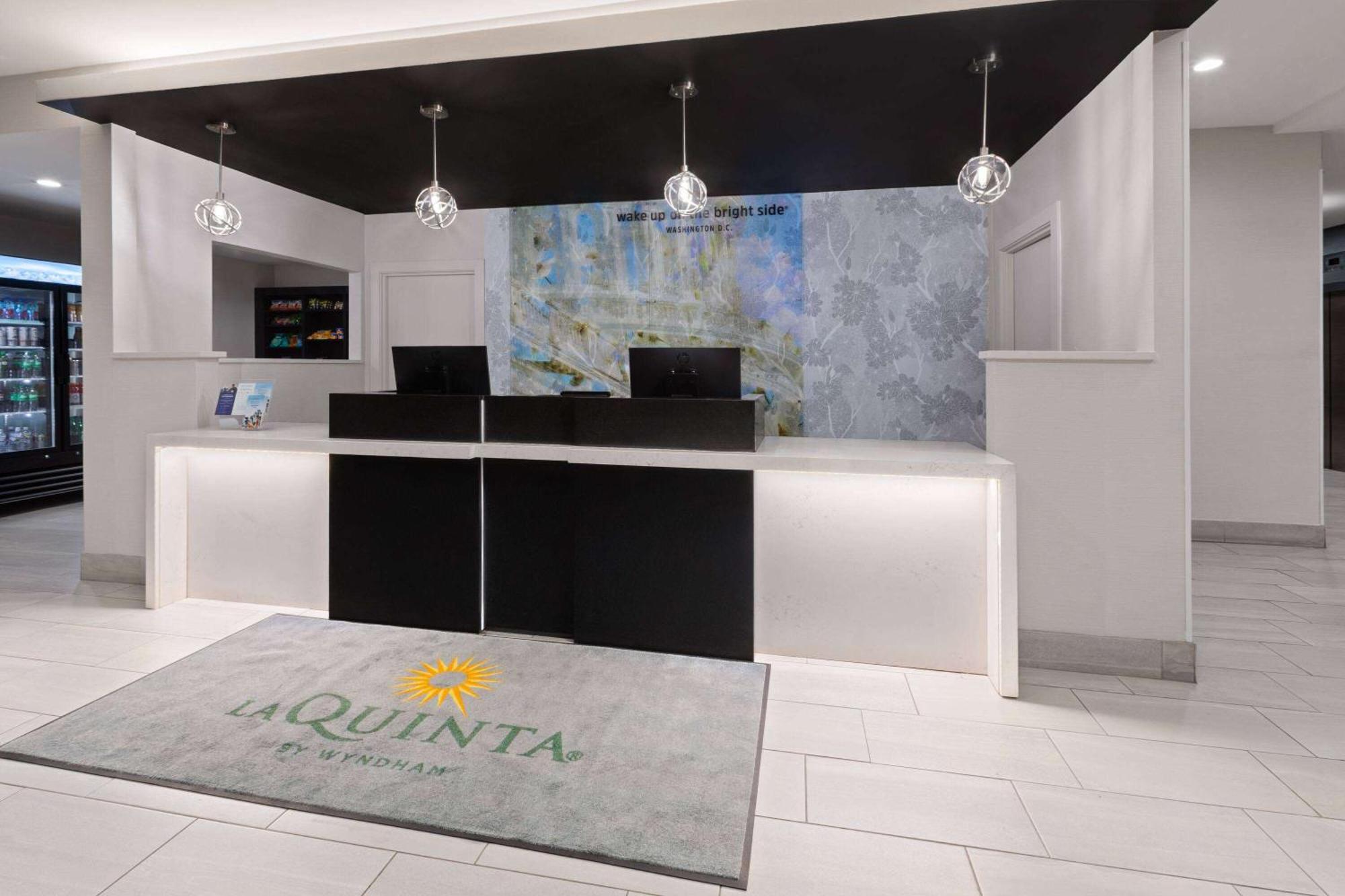 La Quinta Inn & Suites By La Quinta Inn & Suites By Wyndham Washington Dc Noma Exterior photo
