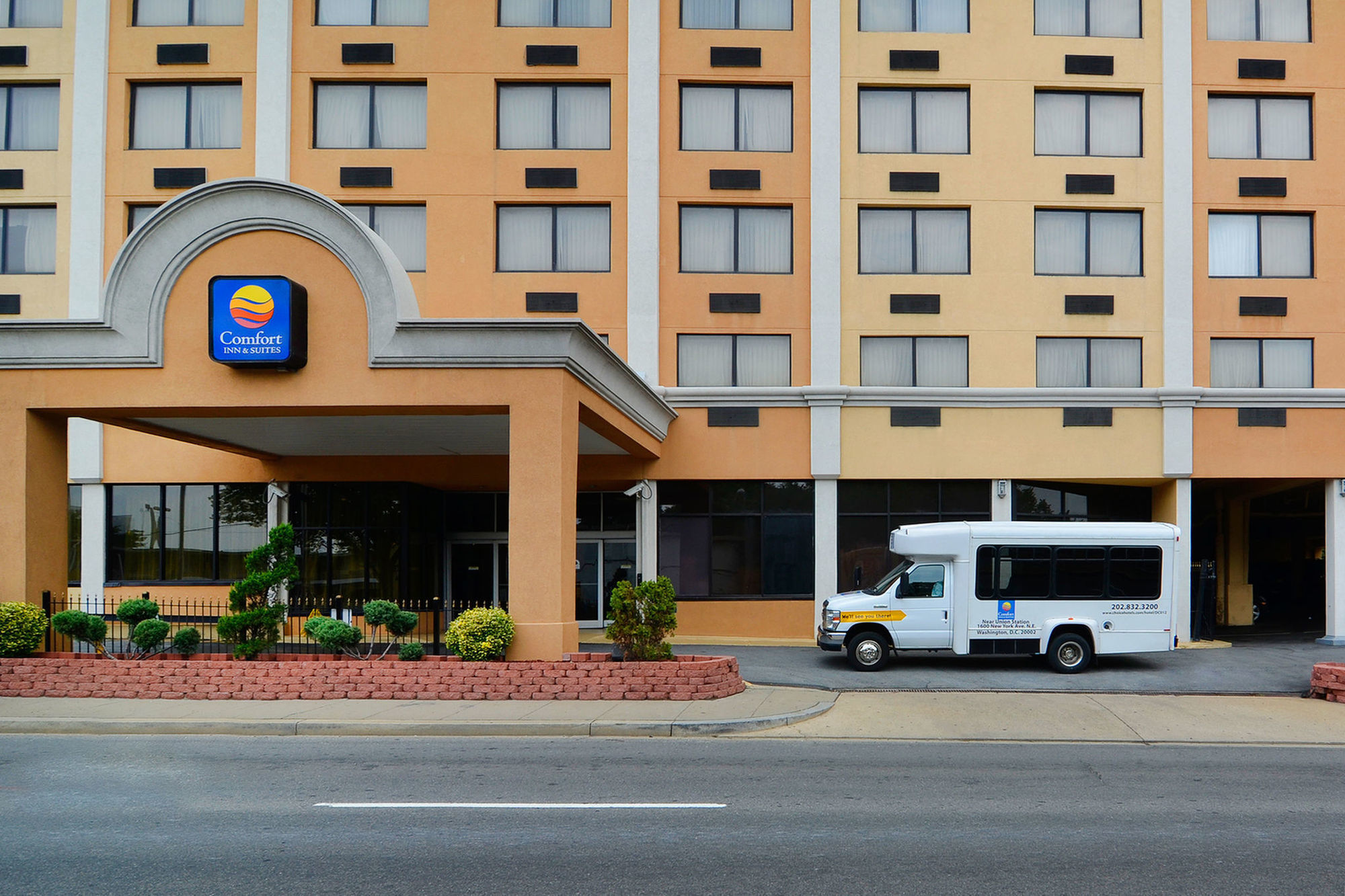 La Quinta Inn & Suites By La Quinta Inn & Suites By Wyndham Washington Dc Noma Exterior photo